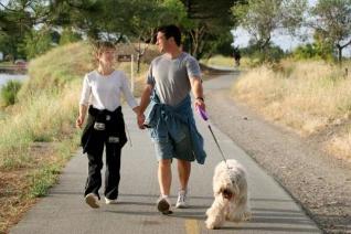 Si vous avez souvent des douleurs dans le bas du dos doit être remplacée par active sports, promenades à l'air frais